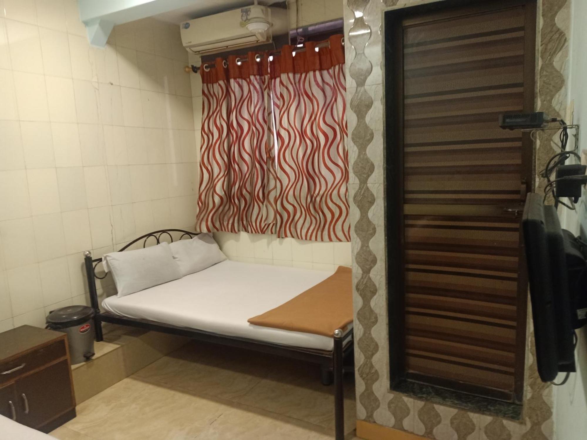 Hotel Central Inn Мумбаї Номер фото